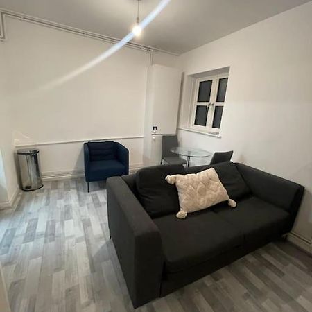 Lovely Spacious Entire 1 Bedroom Apartment - New Management ロンドン エクステリア 写真